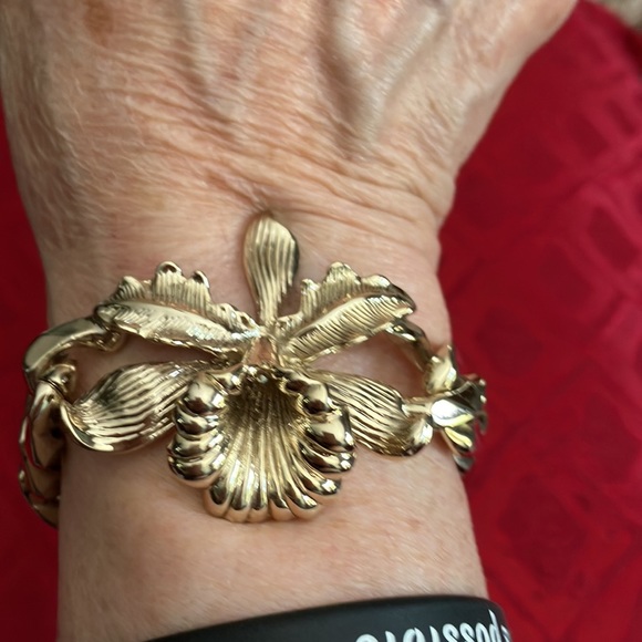 Givenchy Iris Flower Bracelet Gold Tone Great Condition Wore Once - Picture 3 of 4